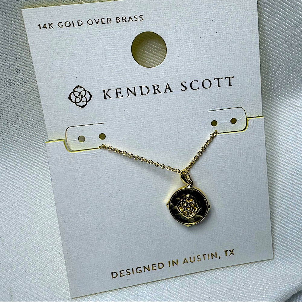 Kendra Scott Initial “E” Necklace Reversible Medallion 14K Gold Plated NWT - Picture 3 of 5